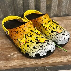 NWT CROCS X Pokemon Pikachu Classic Clog w/ Jibbitz Mens Size 11